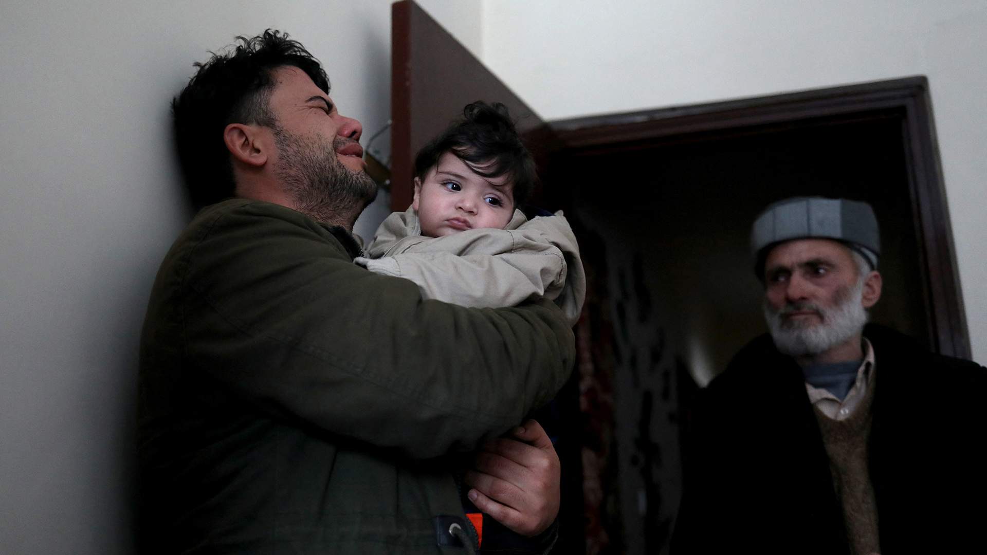 Денег нет, вы обнимитесь экономия побритански и